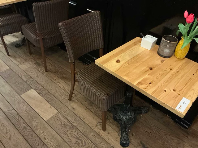 Restauranttafels met stoelen - afbeelding 3 van  7