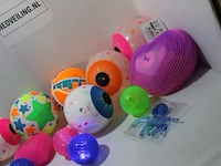 Restparij speelgoed ruim 14 stuks oa ballen - afbeelding 7 van  7