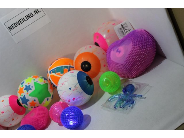 Restparij speelgoed ruim 14 stuks oa ballen - afbeelding 7 van  7