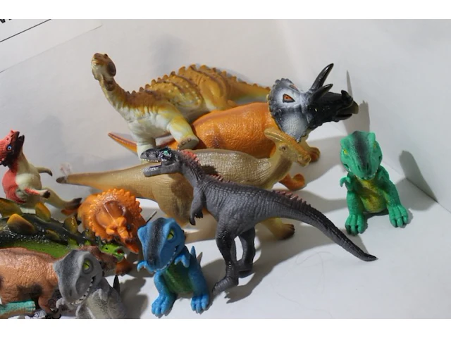 Restpartij speelgoed dino 13 stuks - afbeelding 4 van  7