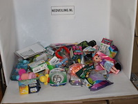 Restpartij speelgoed ruim 40 stuks - afbeelding 1 van  7