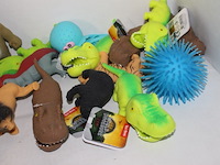 Restpartij speelgoed sqeeuze en balletjes 28 stuks - afbeelding 4 van  9