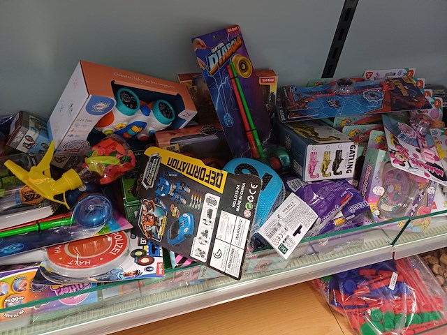 Restpartij speelgoed van winkel 10 stuks mix geleverd - afbeelding 6 van  11