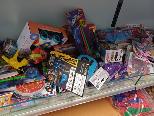 Restpartij speelgoed van winkel 15 stuks mix geleverd a - afbeelding 6 van  11