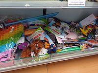 Restpartij speelgoed van winkel 15 stuks mix geleverd - afbeelding 2 van  11