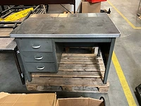 Retro staal bureau - afbeelding 1 van  2