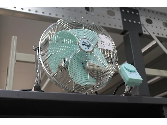 Retro tafelventilator tornado. - afbeelding 1 van  2
