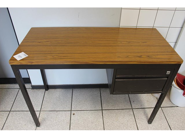 Retro werktafeltje met vaste lade. afmeting 110 x 50 x 77 cm. - afbeelding 1 van  2