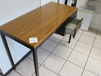 Retro werktafeltje met vaste lade. afmeting 110 x 50 x 77 cm. - afbeelding 2 van  2