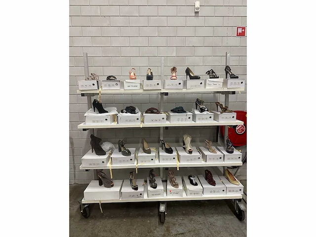 Return goods (554x) - afbeelding 1 van  33