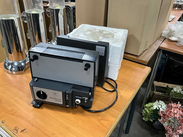 Revuelux 2000 filmprojector - afbeelding 1 van  7