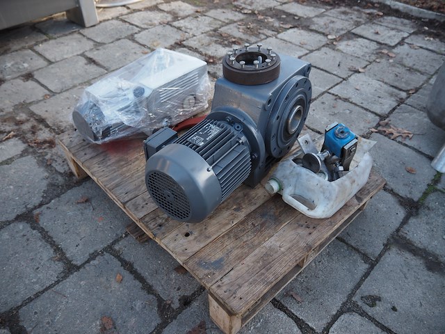 Rewi - afbeelding 6 van  14