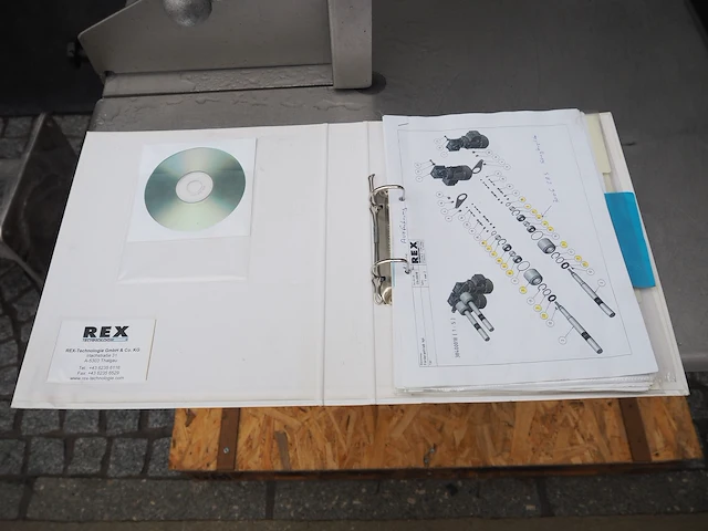 Rex - afbeelding 4 van  12