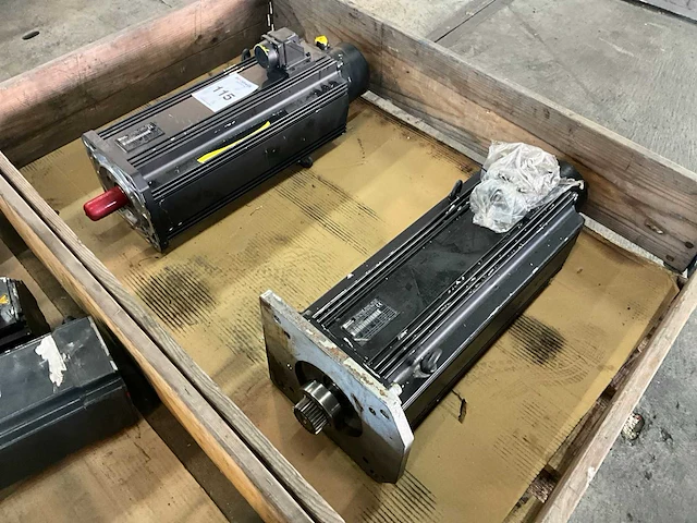Rexroth mac112d pmsm elektromotor (2x) - afbeelding 1 van  4