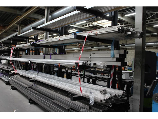 Rfs kokers op drie draagarm waaronder 80 x 80, 40 x 40 en 40 x 20 mm, totaal circa 200 kokers - afbeelding 1 van  2