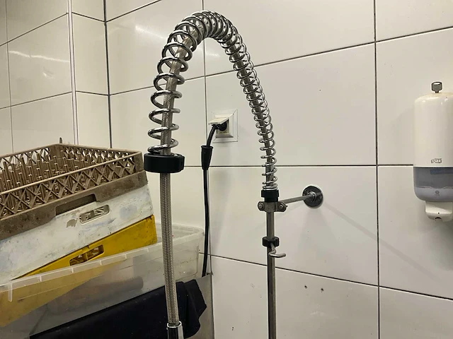 Rhima dr 50 vaatwasmachine met aan-afvoertafel - afbeelding 3 van  4