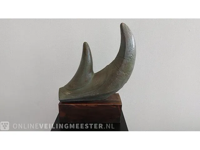 "rhino horns" - afbeelding 3 van  6