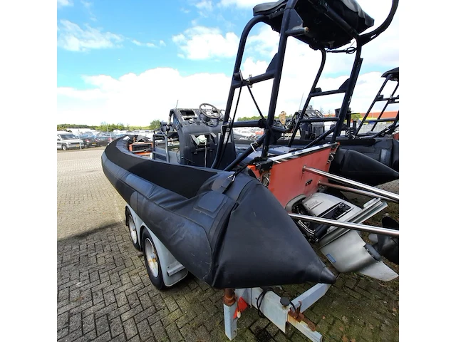 Rib rubberboot met inboard motor (defect) en trailer, o.a duarry, cormoran rr 836 - afbeelding 5 van  35