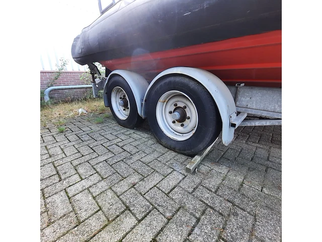 Rib rubberboot met inboard motor (defect) en trailer, o.a duarry, cormoran rr 836 - afbeelding 19 van  35