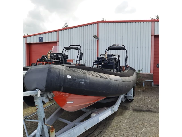 Rib rubberboot met inboard motor (defect) en trailer, o.a duarry, cormoran rr 836 - afbeelding 12 van  35