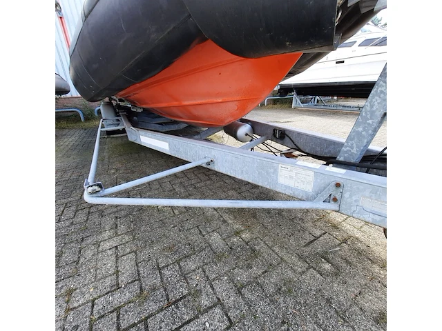 Rib rubberboot met inboard motor (defect) en trailer, o.a duarry, cormoran rr 836 - afbeelding 29 van  35