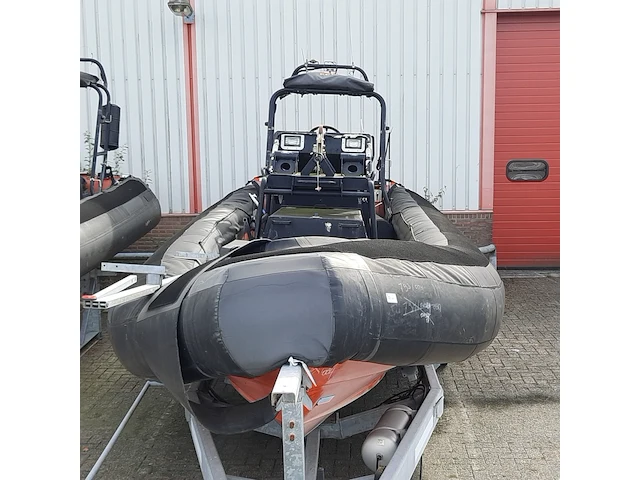 Rib rubberboot met inboard motor (defect) en trailer, o.a duarry, cormoran rr 836 - afbeelding 30 van  35