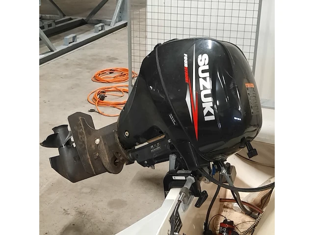 Rib rubberboot met suzuki 9,9 pk buitenboordmotor excellent - afbeelding 13 van  32
