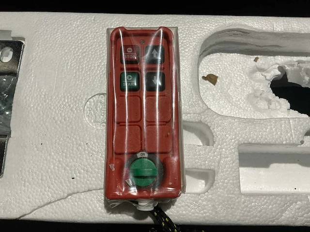 Ribimex 230v kabellier met afstandsbediening - afbeelding 3 van  6