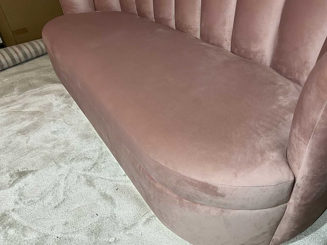 Richmond camden pink velvet sofa - afbeelding 4 van  7