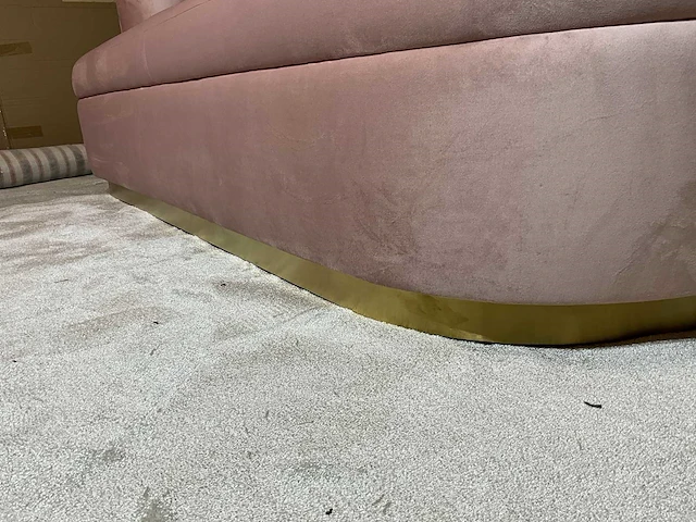 Richmond camden pink velvet sofa - afbeelding 5 van  7