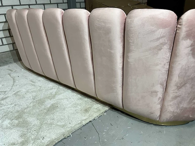 Richmond camden pink velvet sofa - afbeelding 6 van  7