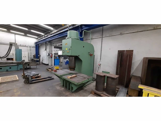 Richtmachine 300 ton - afbeelding 1 van  7