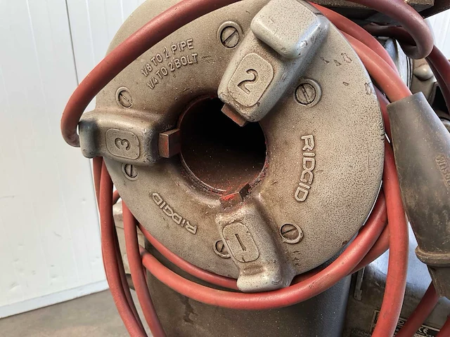 Ridgid 300 compact draadsnijmachine - afbeelding 8 van  10