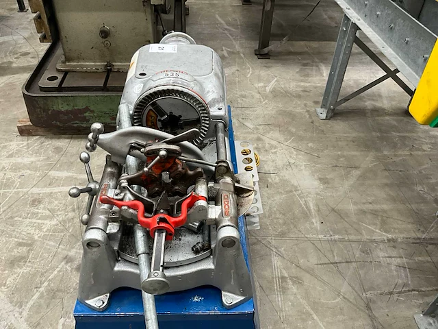 Ridgid 535 draadsnijmachine - afbeelding 8 van  12
