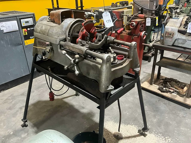 Ridgid 535 draadsnijmachine - afbeelding 3 van  5