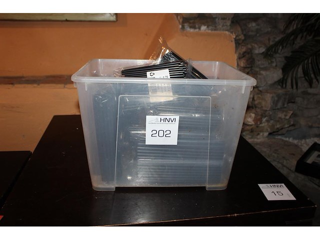 Rietjes in kunststof krat. - afbeelding 1 van  2