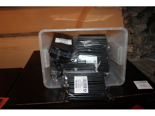 Rietjes in kunststof krat. - afbeelding 2 van  2