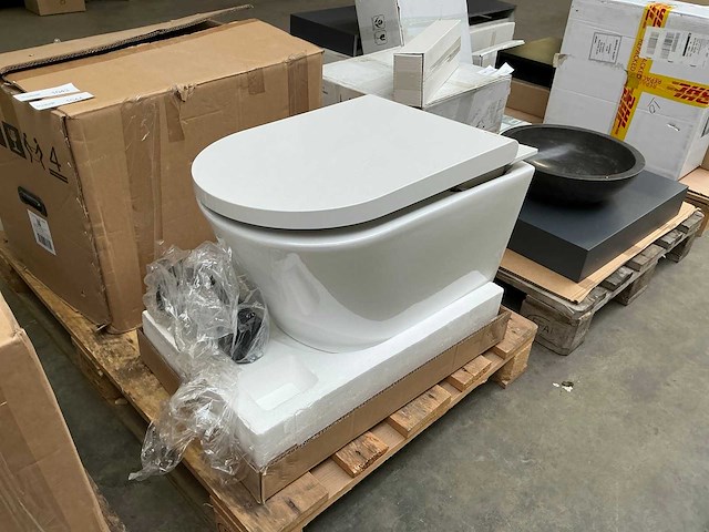 Rimless vesta toilet met douche en verwarming - afbeelding 1 van  4