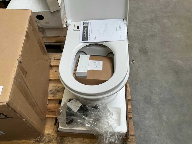 Rimless vesta toilet met douche en verwarming - afbeelding 3 van  4