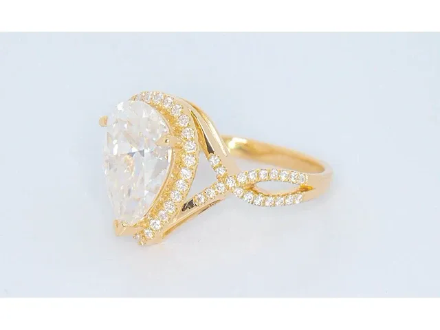 Ring 18k geelgoud moissanite (d/fl) 5.49 karaat - afbeelding 2 van  5