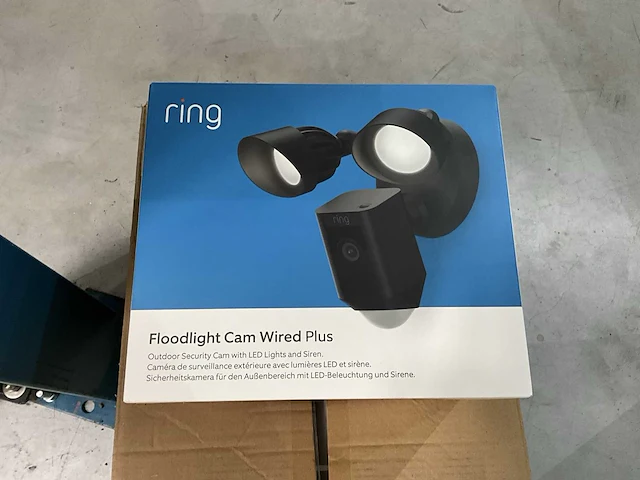 Ring floodlight cam wired plus beveiligingscamera (2x) - afbeelding 1 van  3