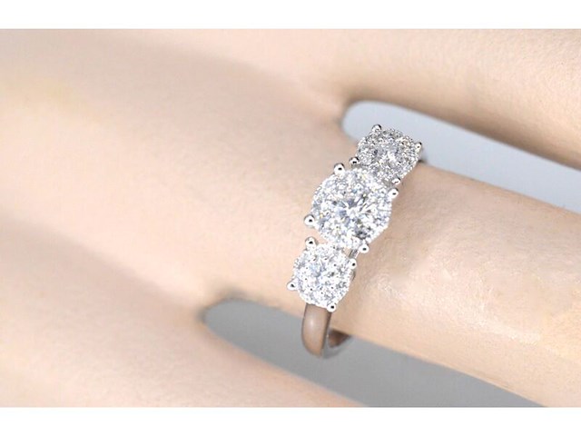 Ring met drie chatons van diamanten 0.75 carat - afbeelding 2 van  6