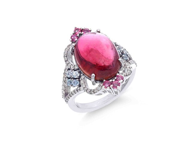 Ring met een grote donkerroze toermalijn blauwe topazen en natuurlijke diamanten - afbeelding 1 van  6