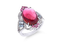 Ring met een grote donkerroze toermalijn blauwe topazen en natuurlijke diamanten - afbeelding 1 van  6