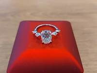 Ring met ovaal en briljanten - afbeelding 1 van  3