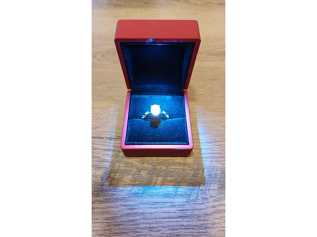 Ring met ovaal en briljanten - afbeelding 2 van  3