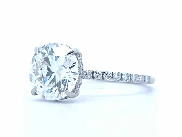 Ring platina met diamant 3,02 crt. f-vs1 en 0,38 crt omliggende diamanten - afbeelding 1 van  8
