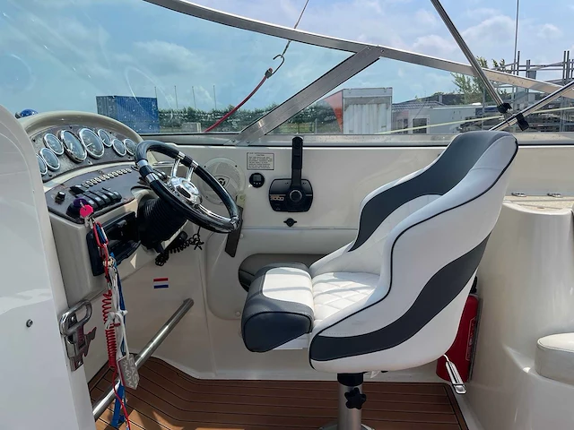 Rinker - captiva 272 milenium editie - speedboot - afbeelding 26 van  77
