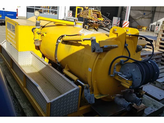 Rioned/mannesmann sls 54v combi kolkenzuiger vacuümunit - afbeelding 2 van  3