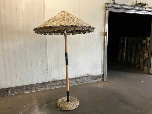 Riviera maison rieten parasol met voet - afbeelding 1 van  5